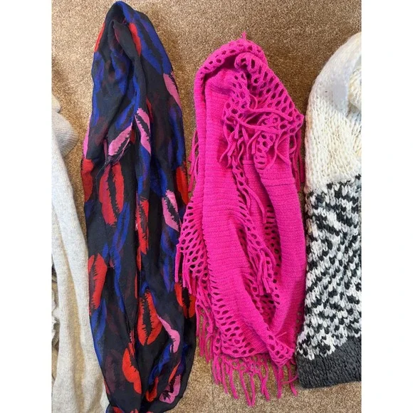 Assorted Scarf Lot - Bundle of 5 - Picture 3 of 5